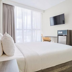 Suite Estándar con Cama Queen